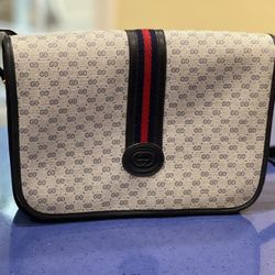Gucci Purse Excellent Condition Like New