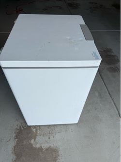 Little chest freezer (stopped cooling)
