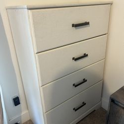 Perfect Condition 4 Drawer Dresser