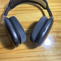 Apple AirPod Maxs 
