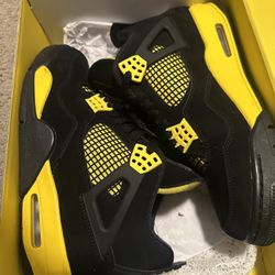 Air Jordan 4s Retro USED