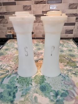 Vintage Tupperware salt & pepper shaker set