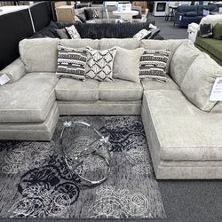 Double Chaise Sectional. 🚚WE DELIVER🚚