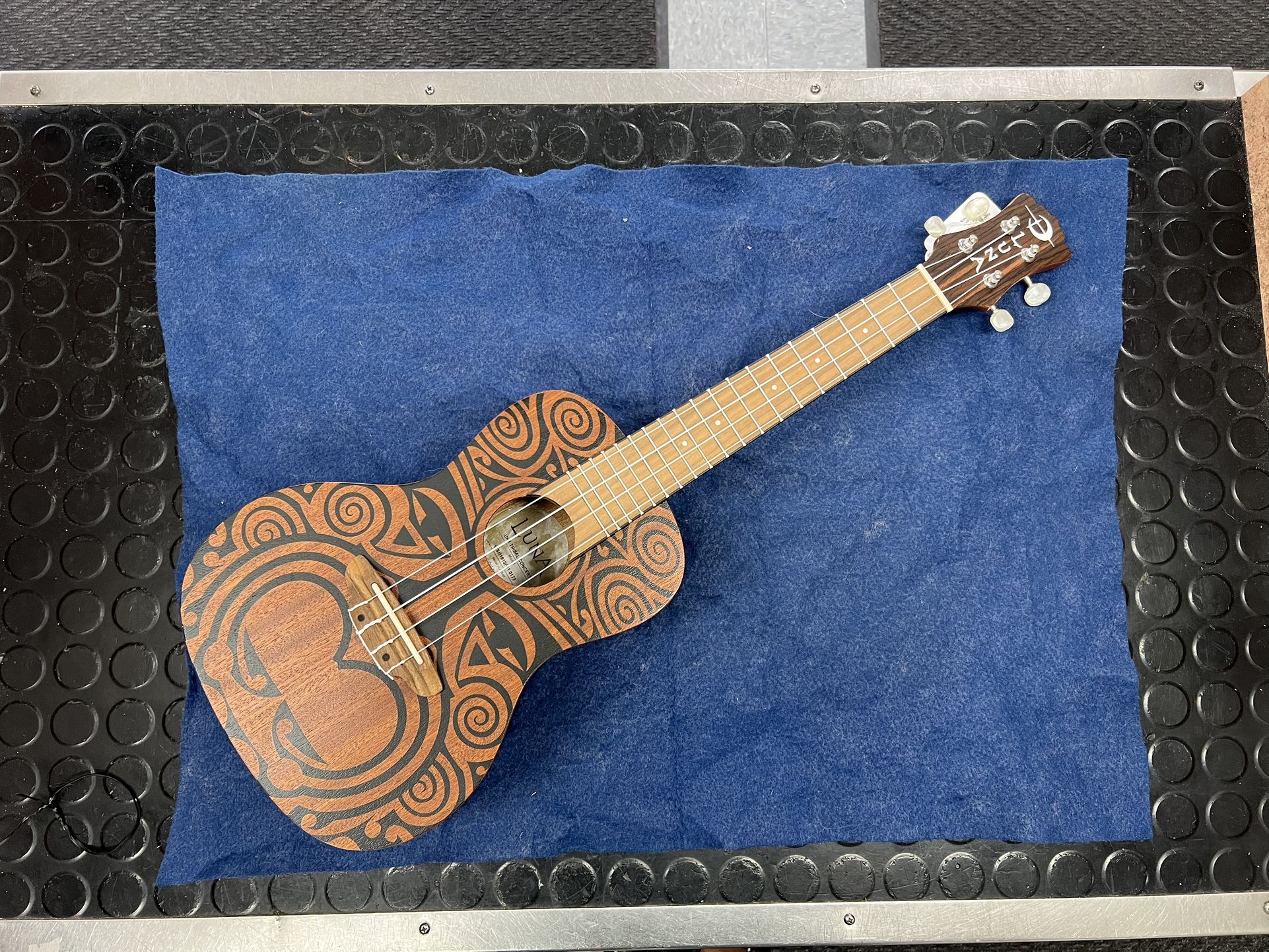 Luna Ukulele Tribal Concert