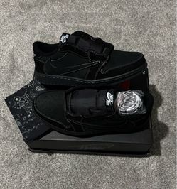 Travis Scott shoes 9.5