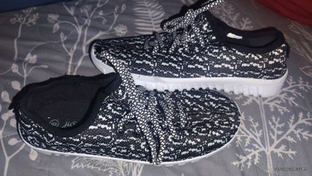 Woman's Shoes size 6