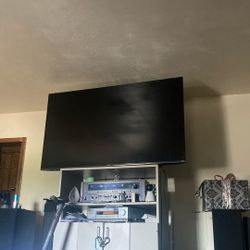 64 Inch Smart TV 4k Apple Airplay, roku, Netflix, Hulu Etz