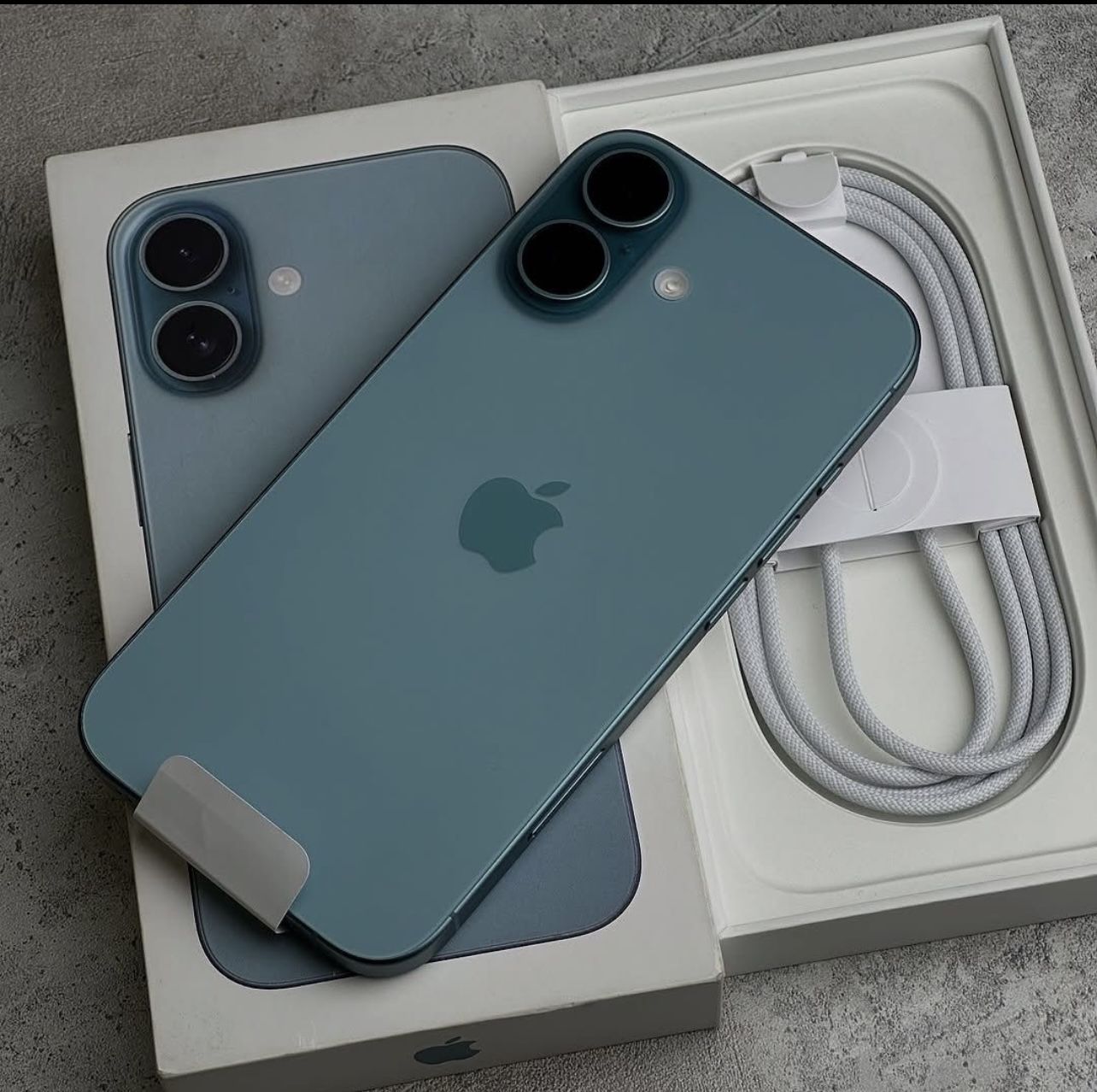 iPhone 16