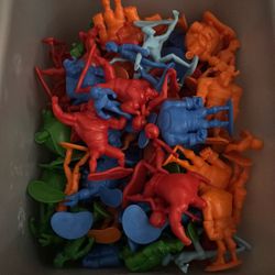 A little over a 100 Incredibles 2 mini figures 