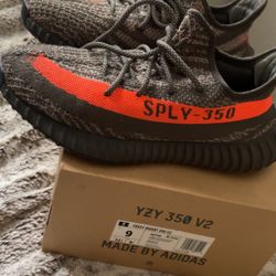 Men’s Yeezy 350  Size 9