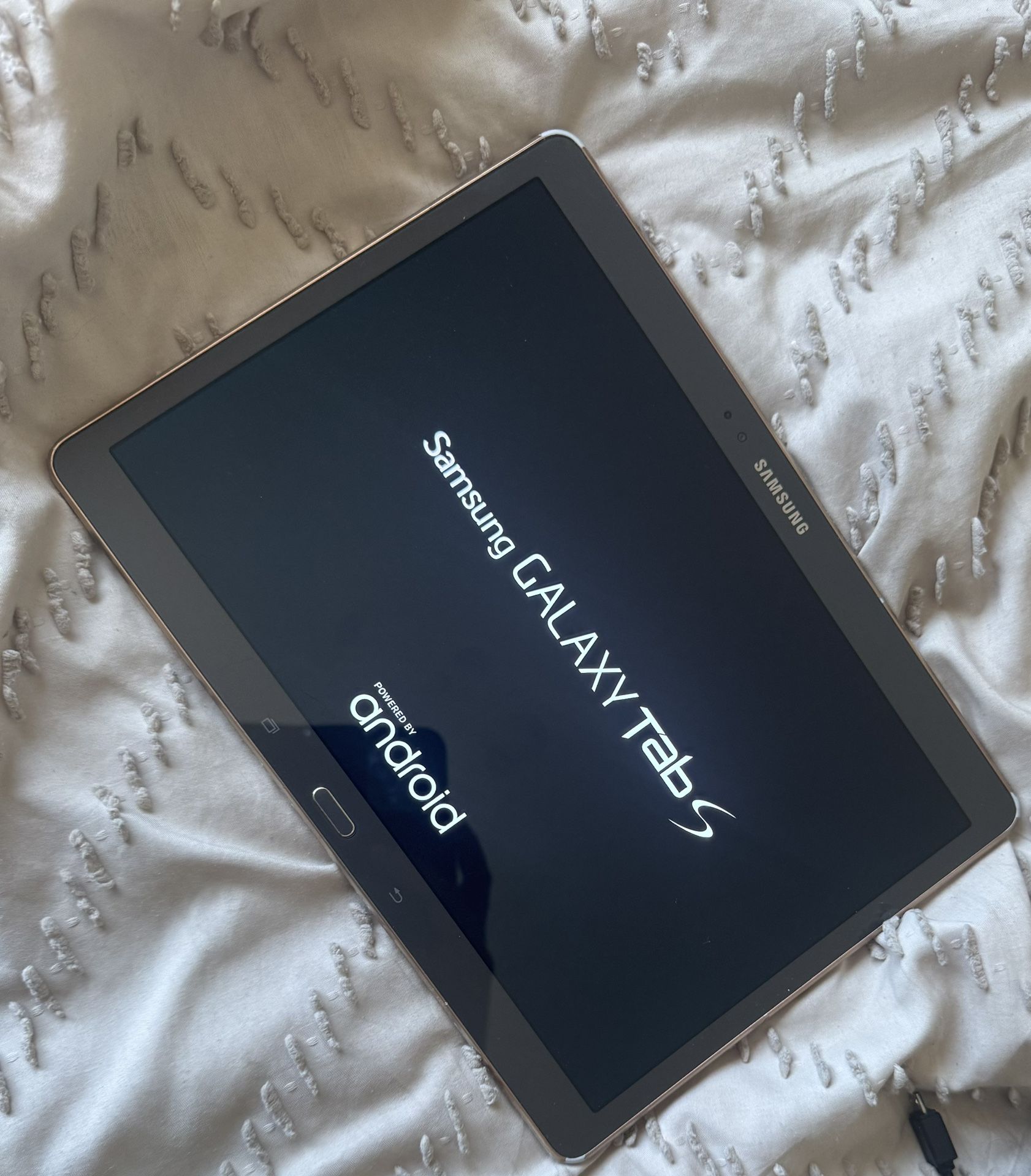 Samsung Tablet Samsung Galaxy Tab 4 Quad Core 9.5 “ in Screen Tablets & eReaders