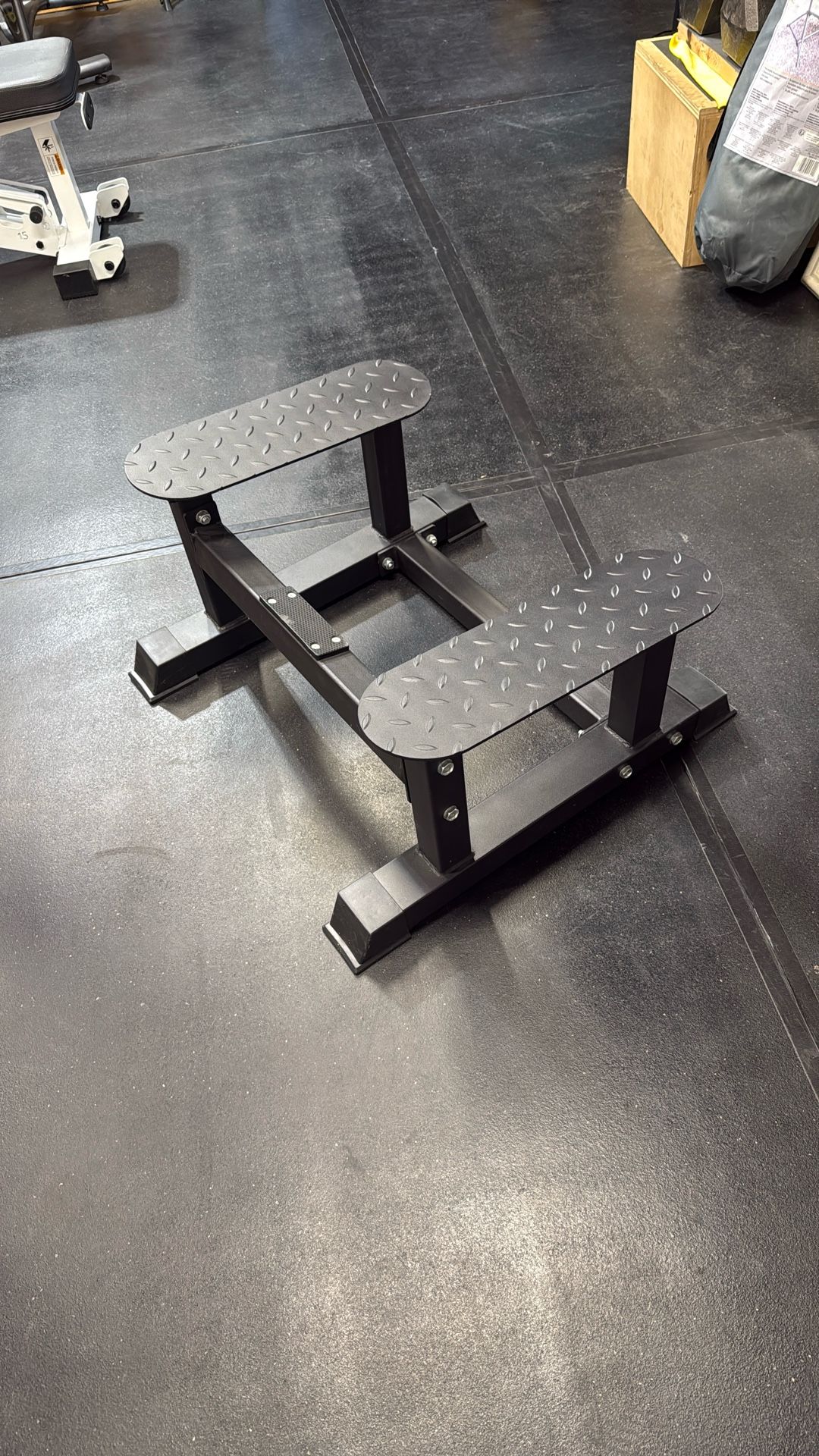 Titan Fitness Row Platform