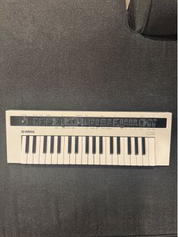 Yamaha Reface CS Synth Piano