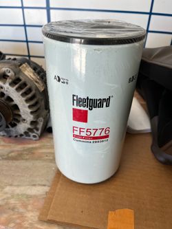 Fleet guard fuel filter FF5776