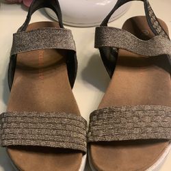 Women Size 39  = 8.5 -9