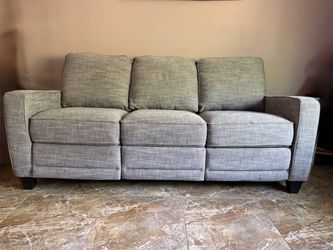 La-Z-Boy Makenna Duo Dual Power Reclining Sofa + USB Excellent