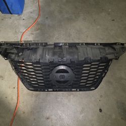 Nissan Versa Upper Front Grille