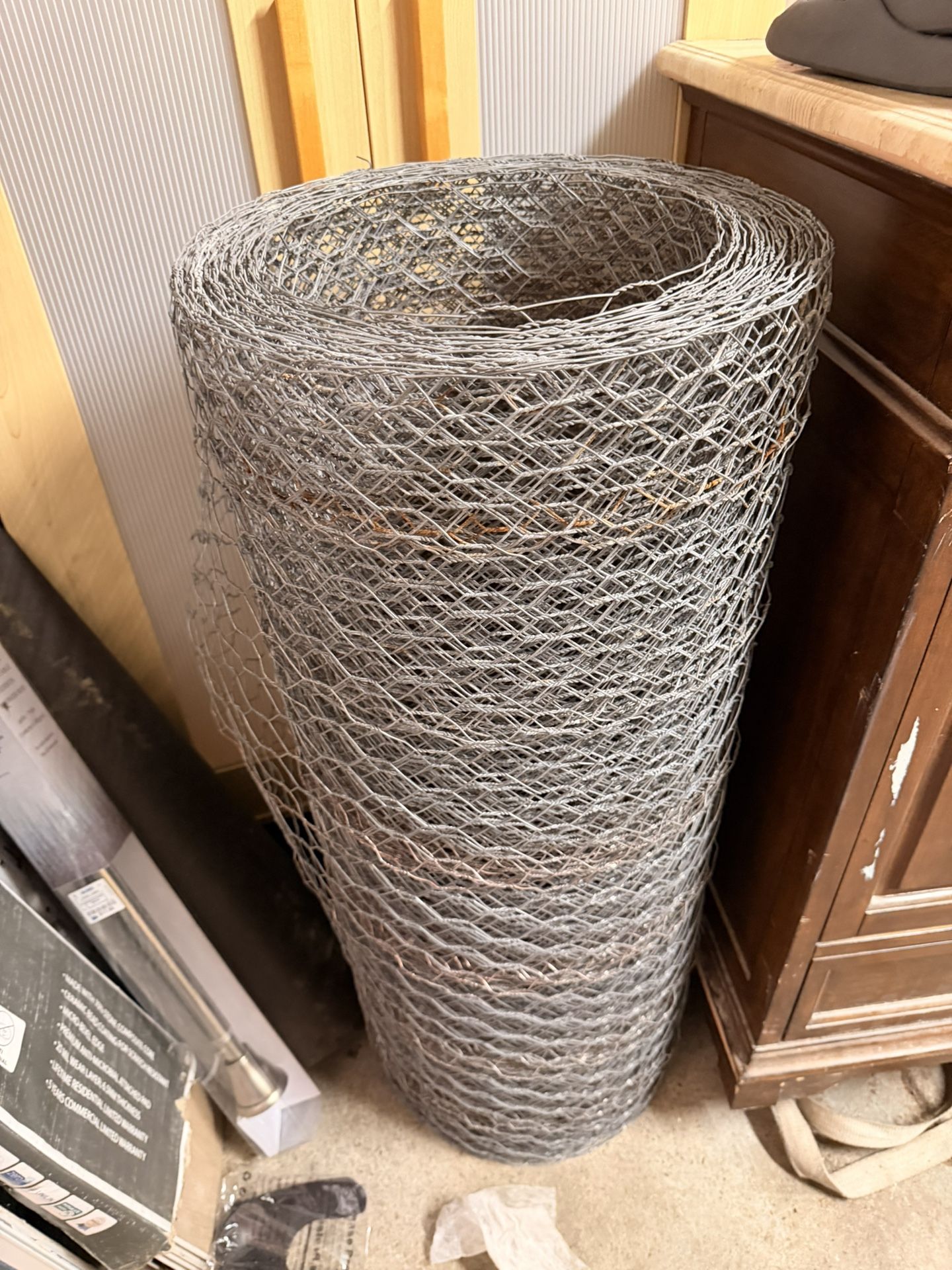 13.7 in. x 590.5 in. Hexagonal Galvanized Wire Netting for Pet Rabbit Chicken Fencing