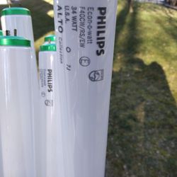 Brand New Fluorescent Light Bulbs 17 Of Them