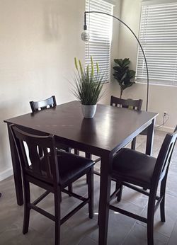High elegant dark brown dining table and four high chairs