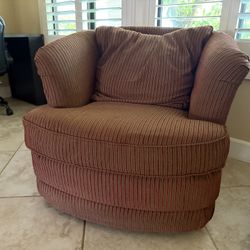 Cozy Swivel Barrel Chair