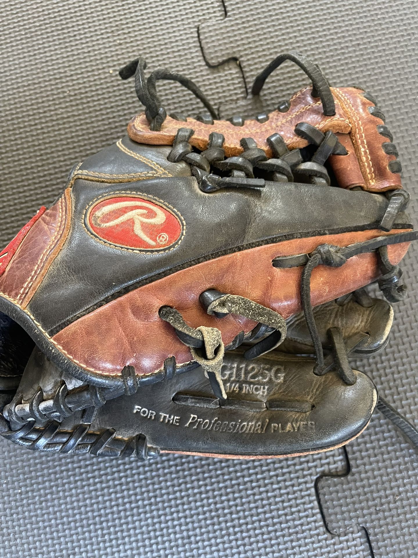 Rawlings Baseball Glove