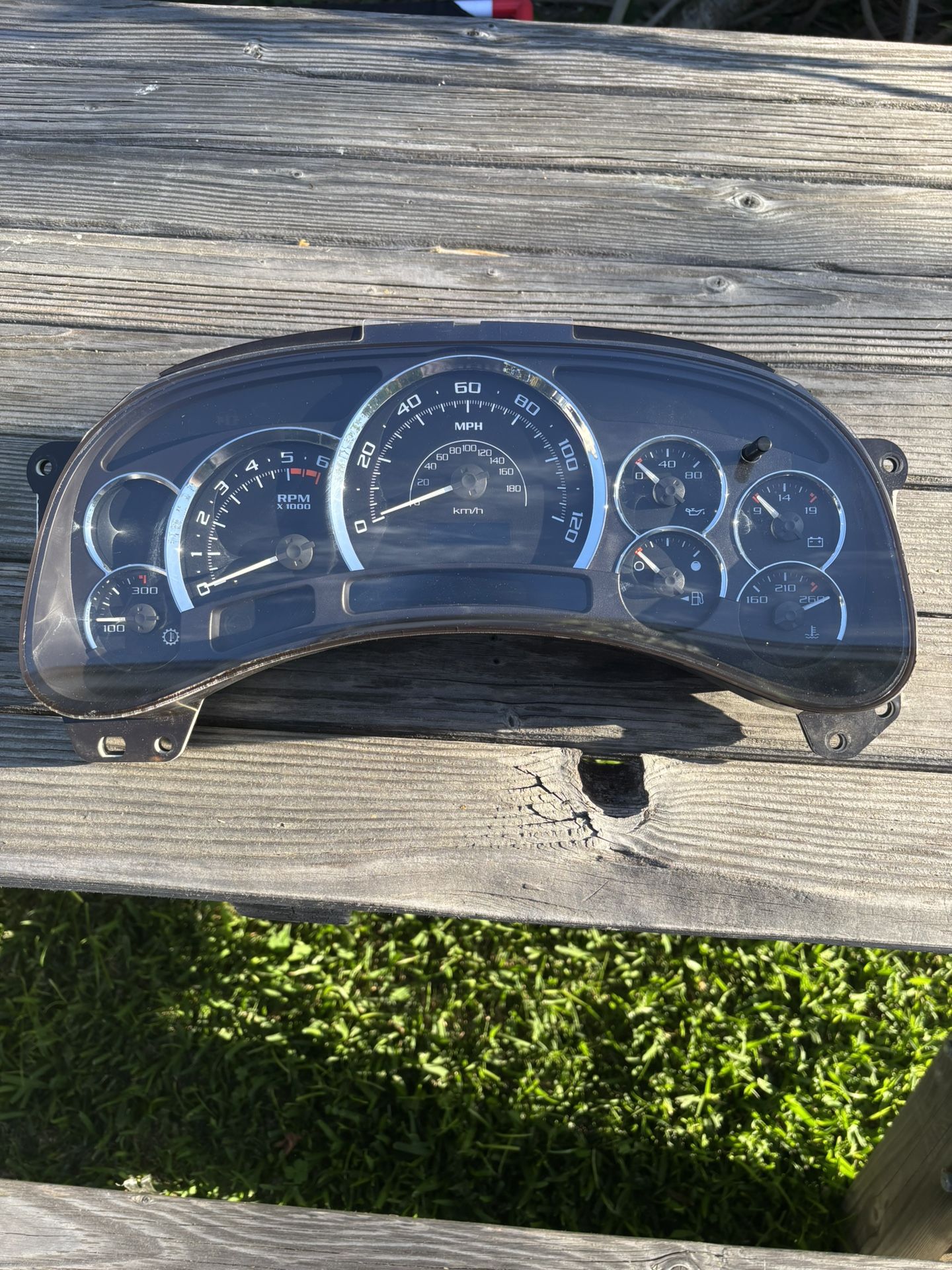 Cadillac Escalade Cluster 99-06