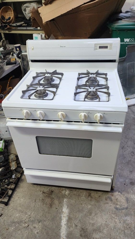 Magic Chef Gas Stove.
