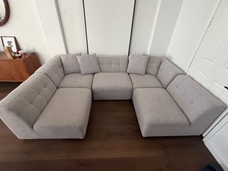 REYES 5-PIECE MODULAR SECTIONAL SOFA– Light Gray | Good Condition