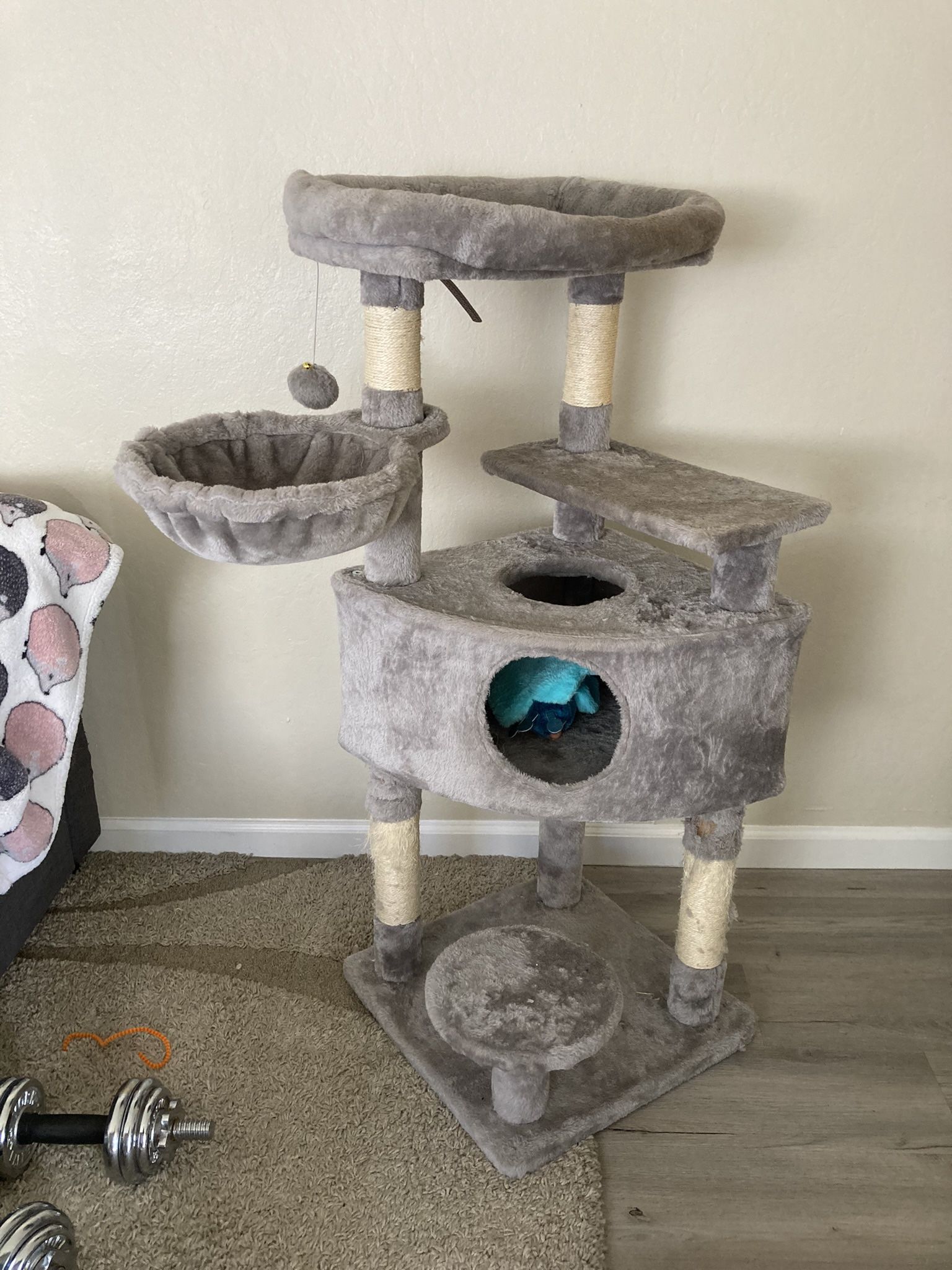 Cat Tree / Cat Tower / Scratcher