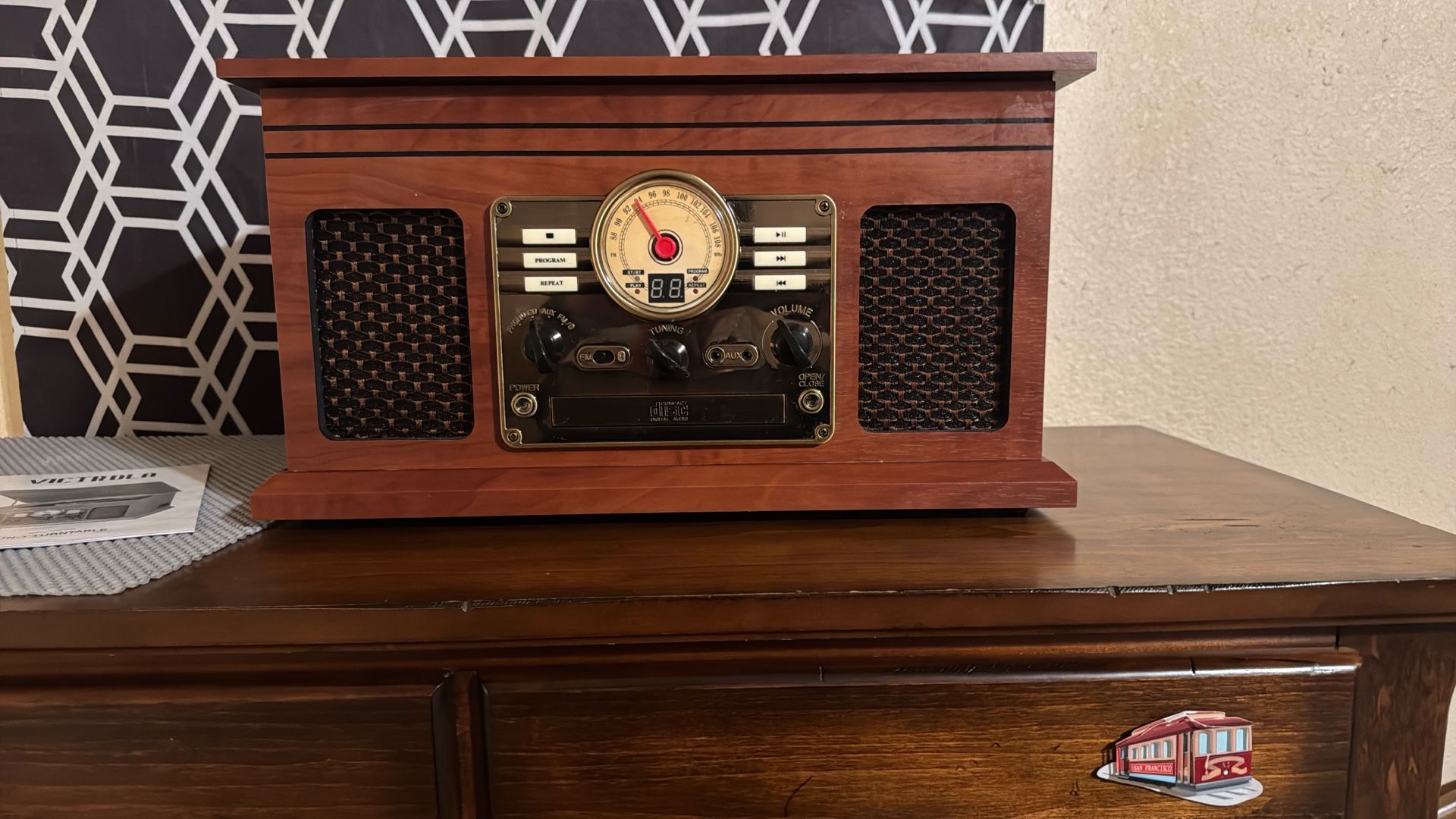Vintage Look Multi Media Player Victoria