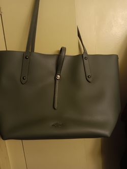 !! Women's  Purse by Coach  Has Some Wear On the Tag