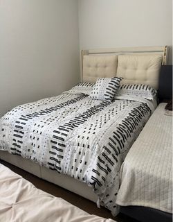 Full size bed ( mattress included)