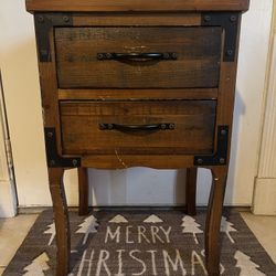 End Table ( Pictures Are Attached )