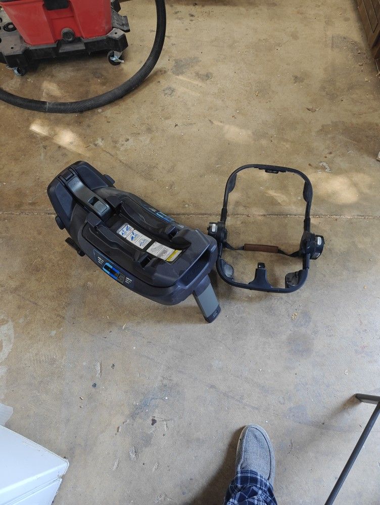 Nuna Car seat Base And Stroller Adapter