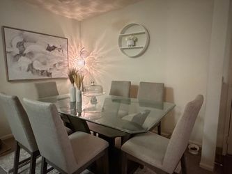 MOR Furniture Dining Table Set – High-End – Excellent Condition