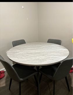 Round Dining Table + 4 Chairs