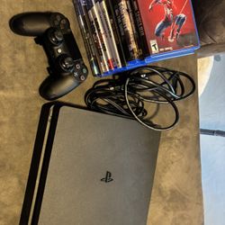 PS4 Slim 