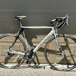 Fuji Roubaix - 58cm- Road Bike Bonded Carbon