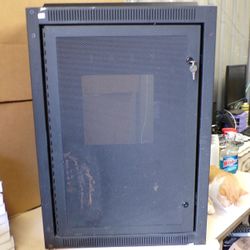 Middle Atlantic Pivoting Wall Rack