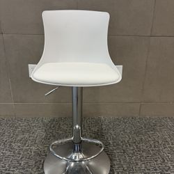 Height Adjustable Bar Stool
