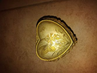 Musical jewelry box