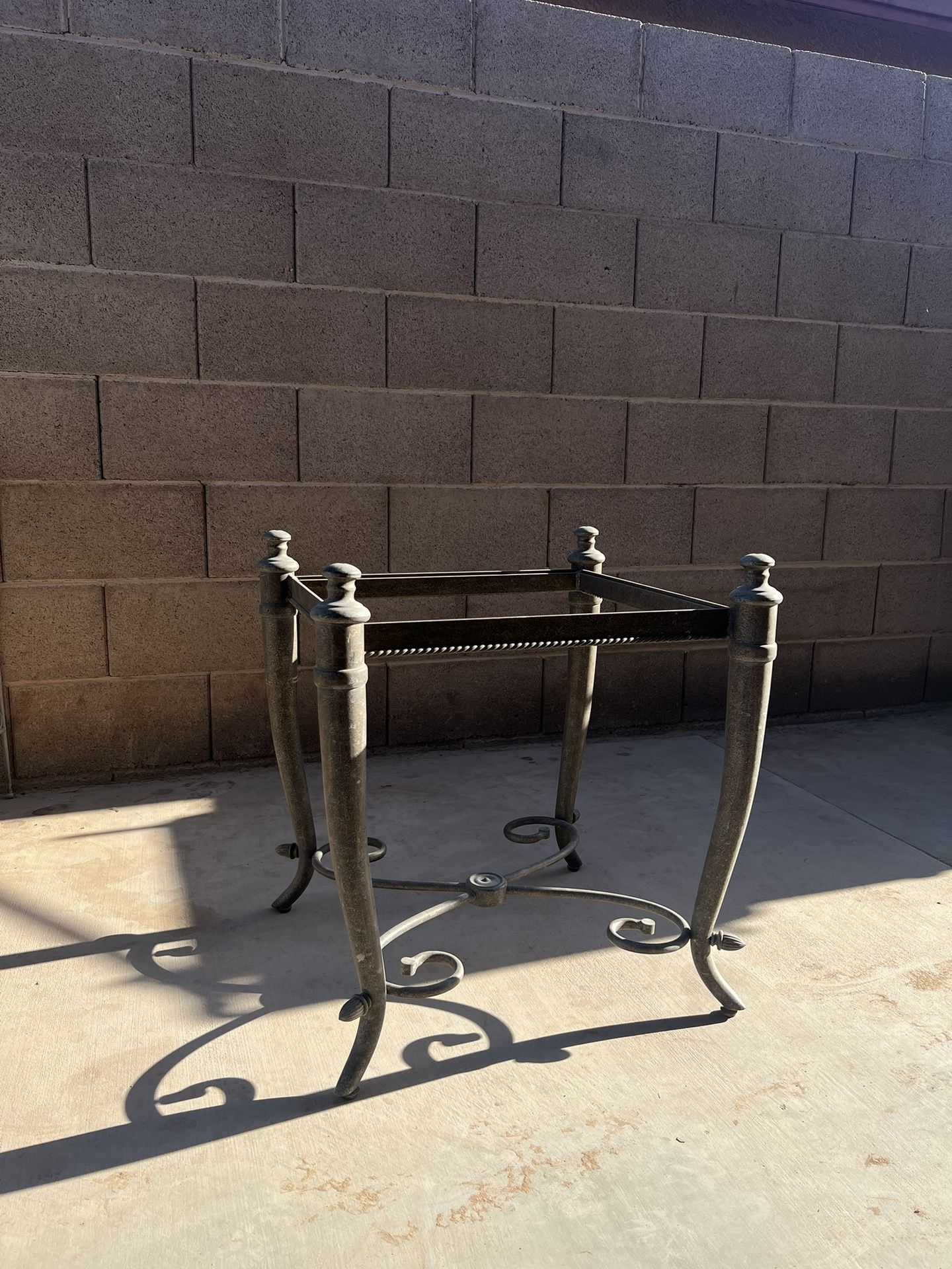 Coffee Tables And Corner Tables 