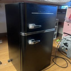 Retro Magic Chef Mini Fridge