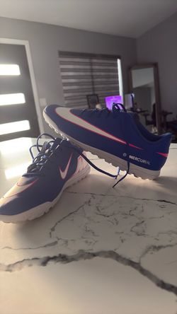 Turf soccer shoes