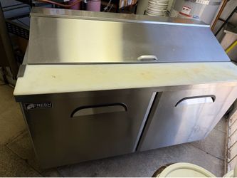 Prep table and refrigerator 60 inches sandwiches and pizza