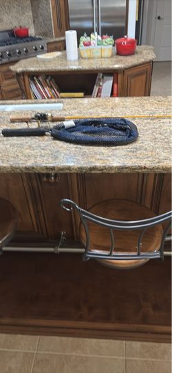 Eagle Claw and Mitchell 310X gold reel and measuring net (medium 16x9.