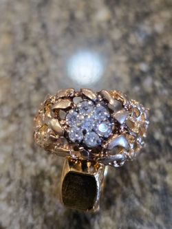 Gold ring with diamonds inland