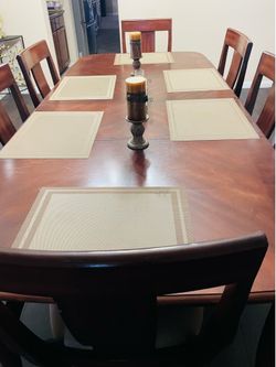 Dining table seats 6