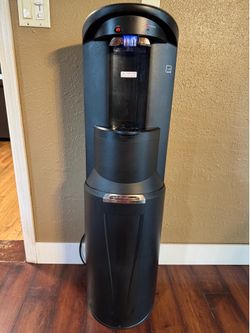 Bottom loading hot and cold water dispenser